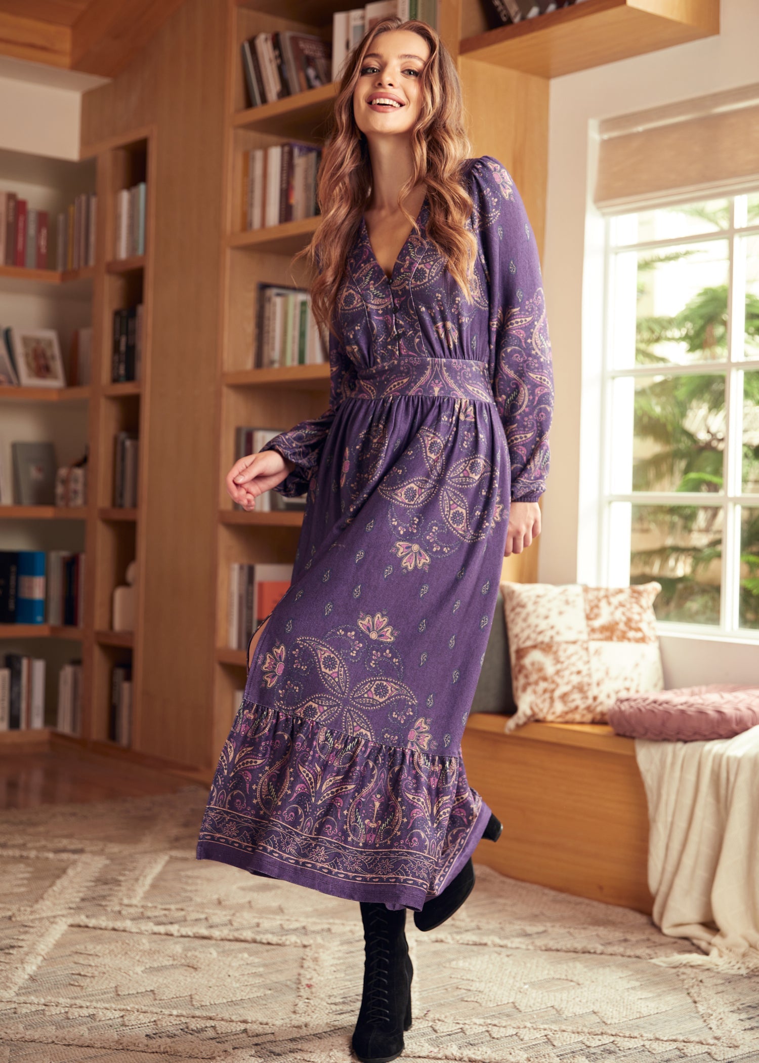  Goldie Hour V-Neck Midi Dress